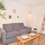 Cute Bedroom Central Location In Paris
