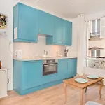 Cute Bedroom Central Location In Paris
