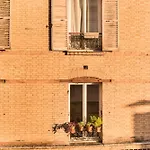 Cute Bedroom Central Location In Paris