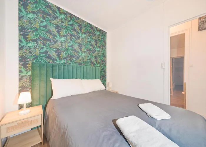Cute Bedroom Central Location In Paris
