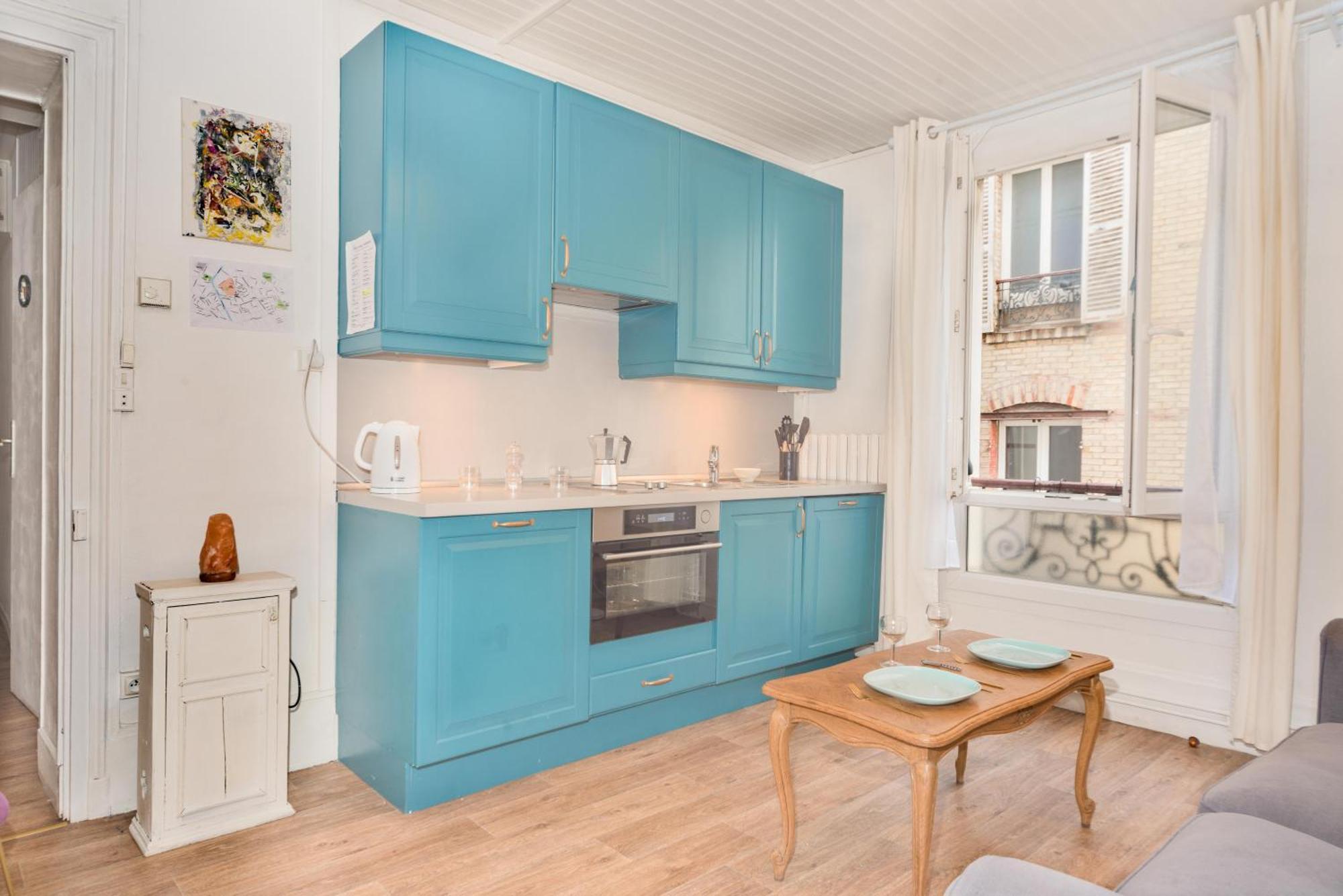 Cute Bedroom Central Location In * Parijs